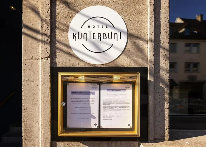 Kunterbunt In Wuerzburger Innenstadt 3*