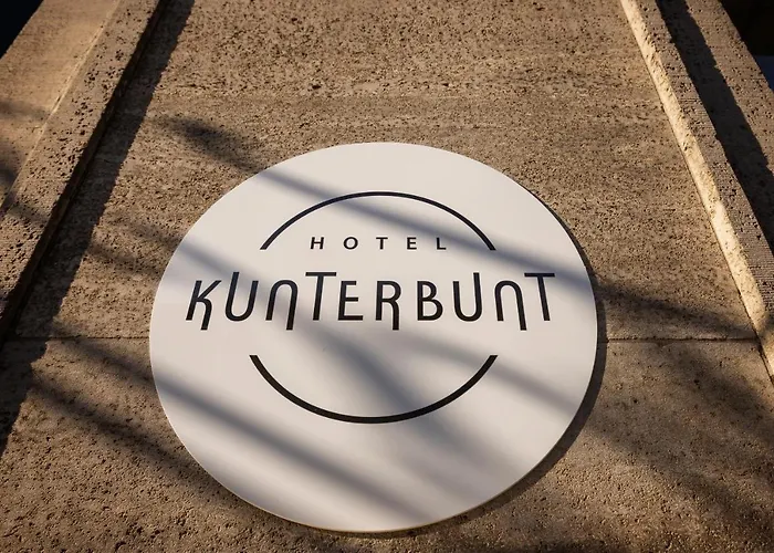 Kunterbunt In Wuerzburger Innenstadt 3*