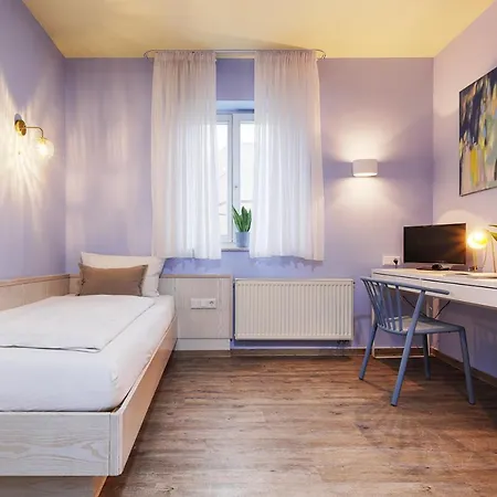 Kunterbunt In Wuerzburger Innenstadt Hotel 3*