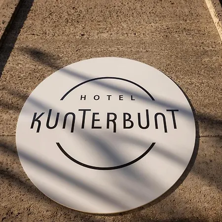 Kunterbunt In Wuerzburger Innenstadt 3*