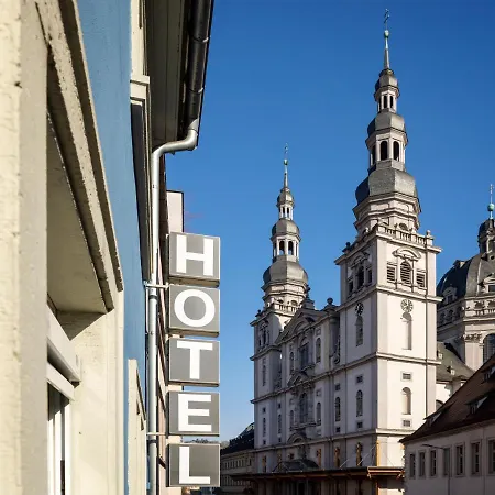 Kunterbunt In Wuerzburger Innenstadt 3*