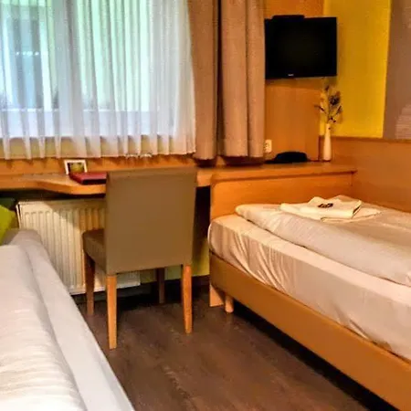 Kunterbunt In Wuerzburger Innenstadt Hotell 3*